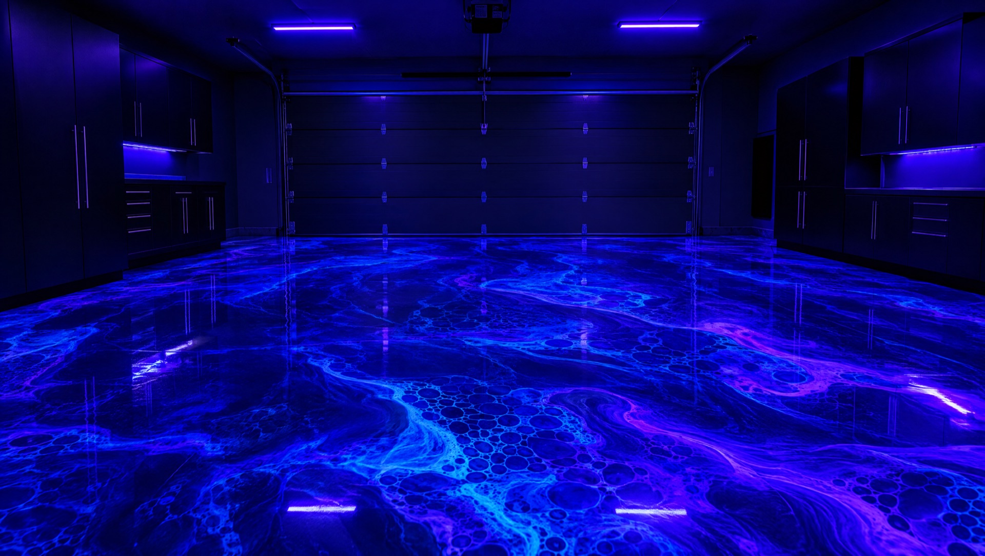 Design example: UV-reactive metallic garage under black light